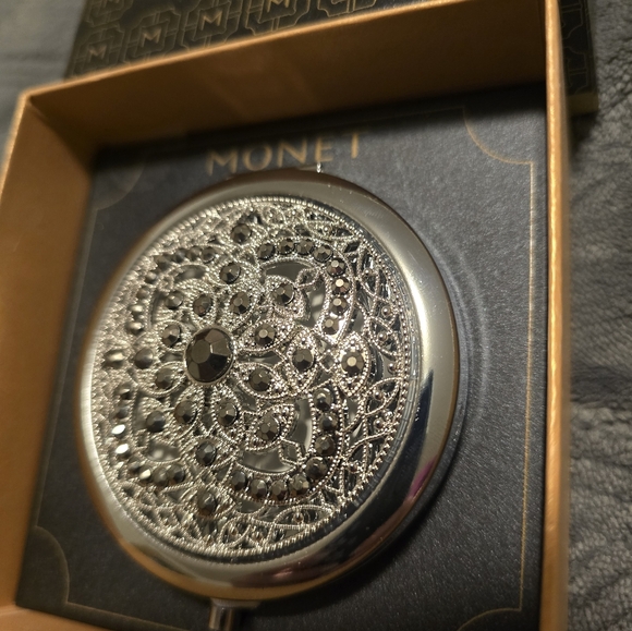 Compact Mirror - Picture 5 of 5